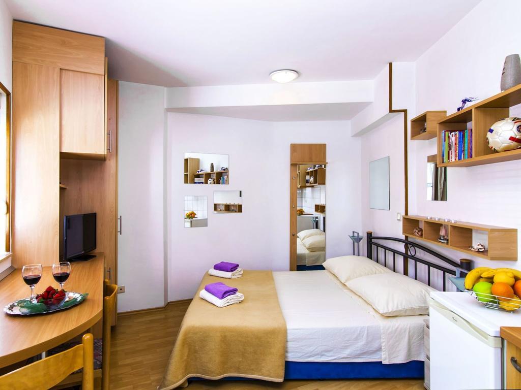 Guesthouse Teta Palmina Split Bagian luar foto