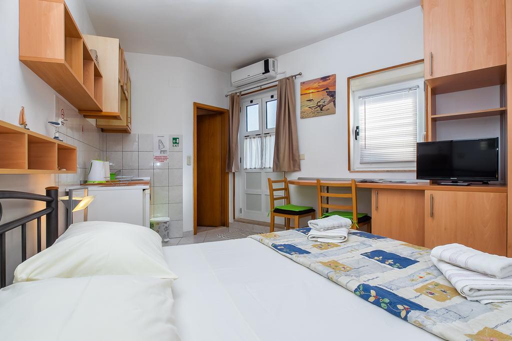Guesthouse Teta Palmina Split Bagian luar foto